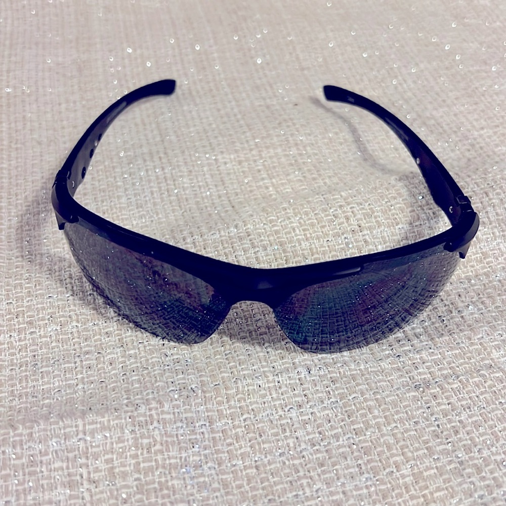 Men’s Sporty Designer Sunglasses - Picture 5 of 6